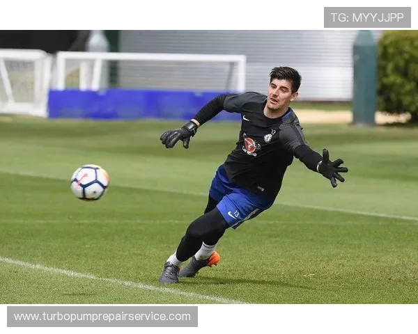 库尔图瓦国家队首秀表现稳健,开启国际赛场新征程