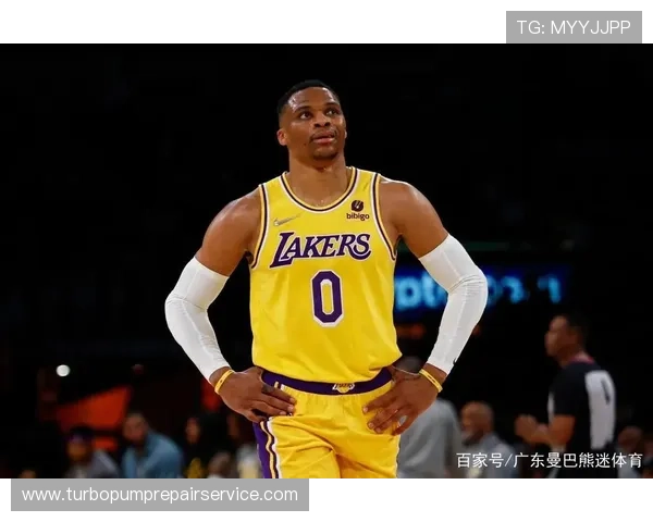 奥斯卡·罗伯特森单打高效显著领先同代后卫助球队进攻提升