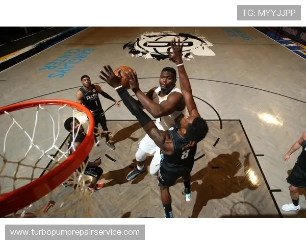 巴恩斯利用无球跑动拉开空间提升球队进攻效率